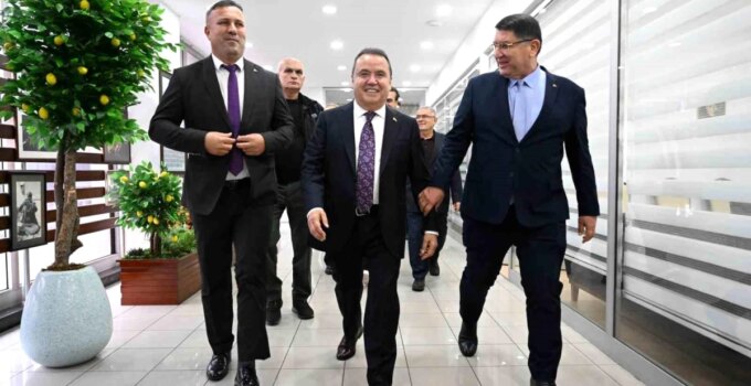 Antalya Büyükşehir Belediye Başkanı Ulaşım Esnafıyla Bir Araya Geldi