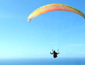 Alanya’ da Yamaç Paraşütü hedef yarışması