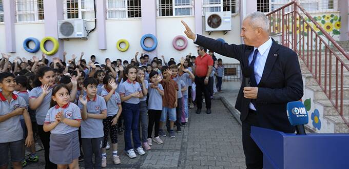 Alanya Belediye Başkanı Özçelik öğrencilerle buluştu