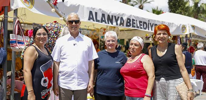 Alanya turizm festivalinde stantlar renk kattı