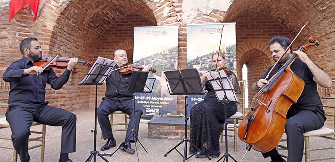 Alanya’da tarihi Kızılkule’de klasik müzik esintileri