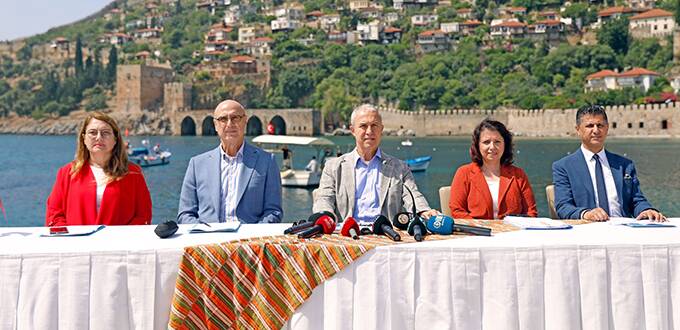 Başkan Özçelik: “Alanya’ya nefes veren değerleri sunacağız”