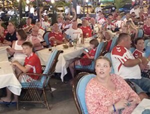 Alanya’daki Danimarkalıların maç keyfi